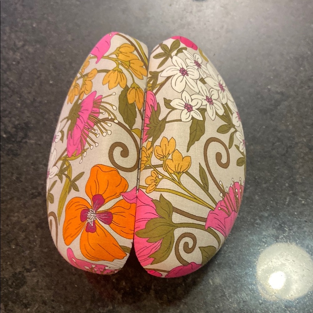 Vera Bradley Hard Clamshell Sunglasses Case Floral Patterned Sunglasses Case - Picture 3 of 3